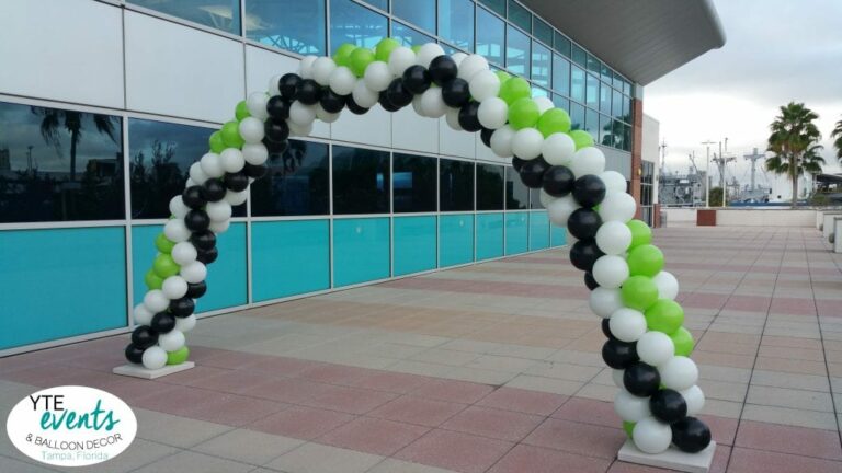 How much do professional balloon arches cost